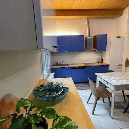 A Due Passi Dal Centro Apartment *