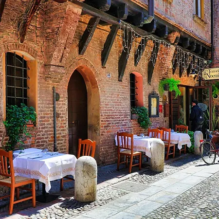 A Due Passi Dal Centro *